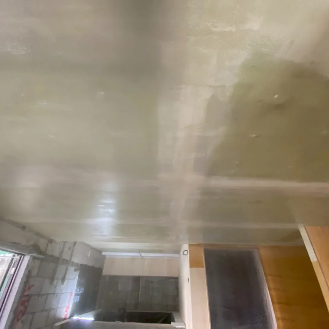 【内装塗装工事|パテ処理〜天井塗装仕上げまで】