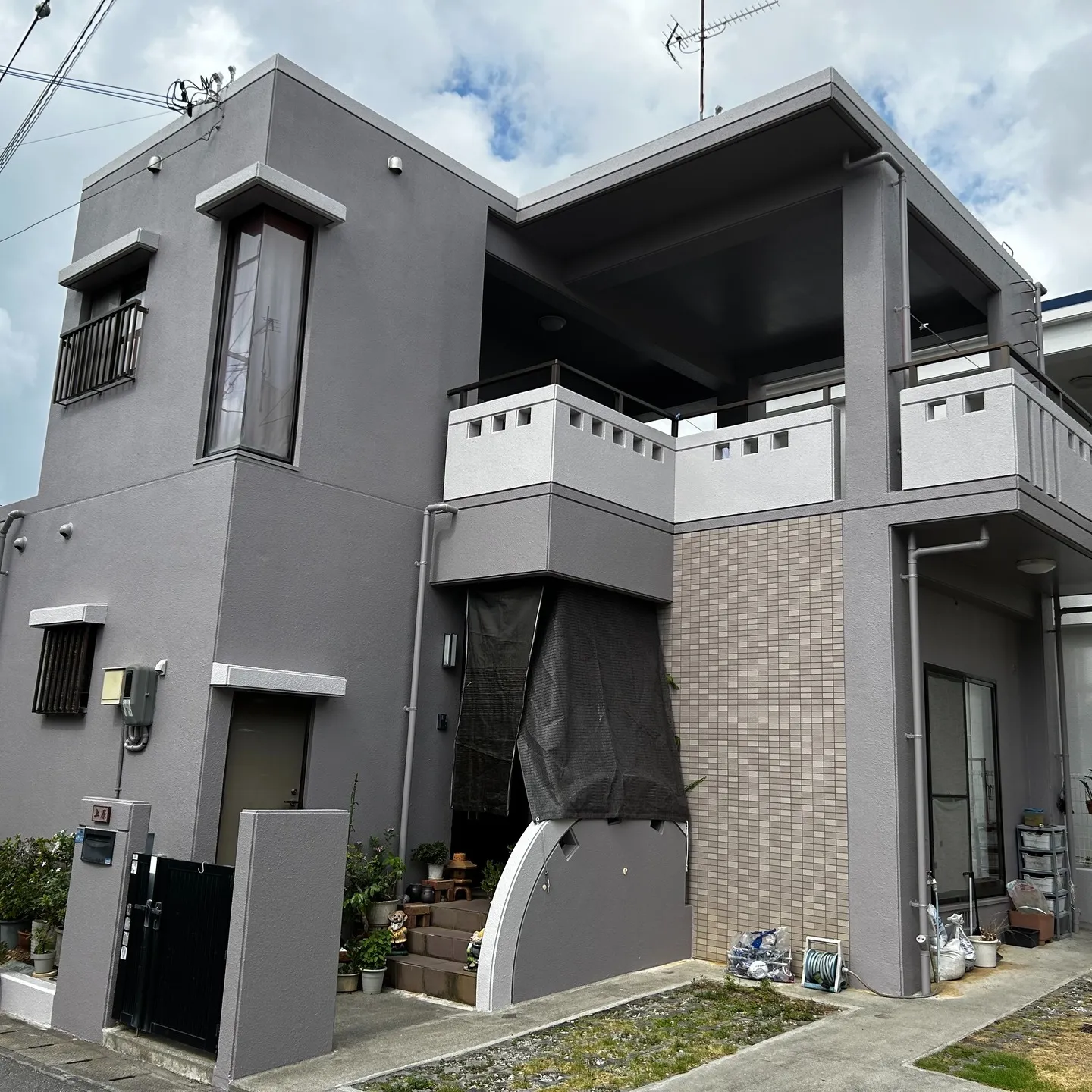 【外壁塗装+屋上防水工事|ビフォーアフター】