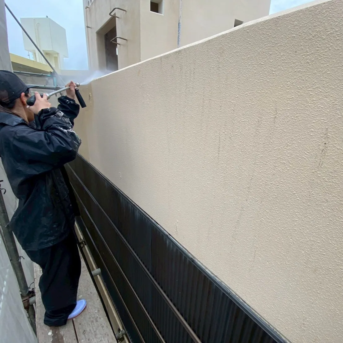 🔧 豊見城市|外壁+防水工事 本日着工しました!